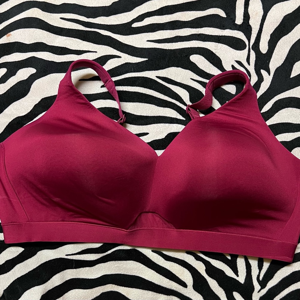 Cacique Red Sports Bra Seamless Wireless Design